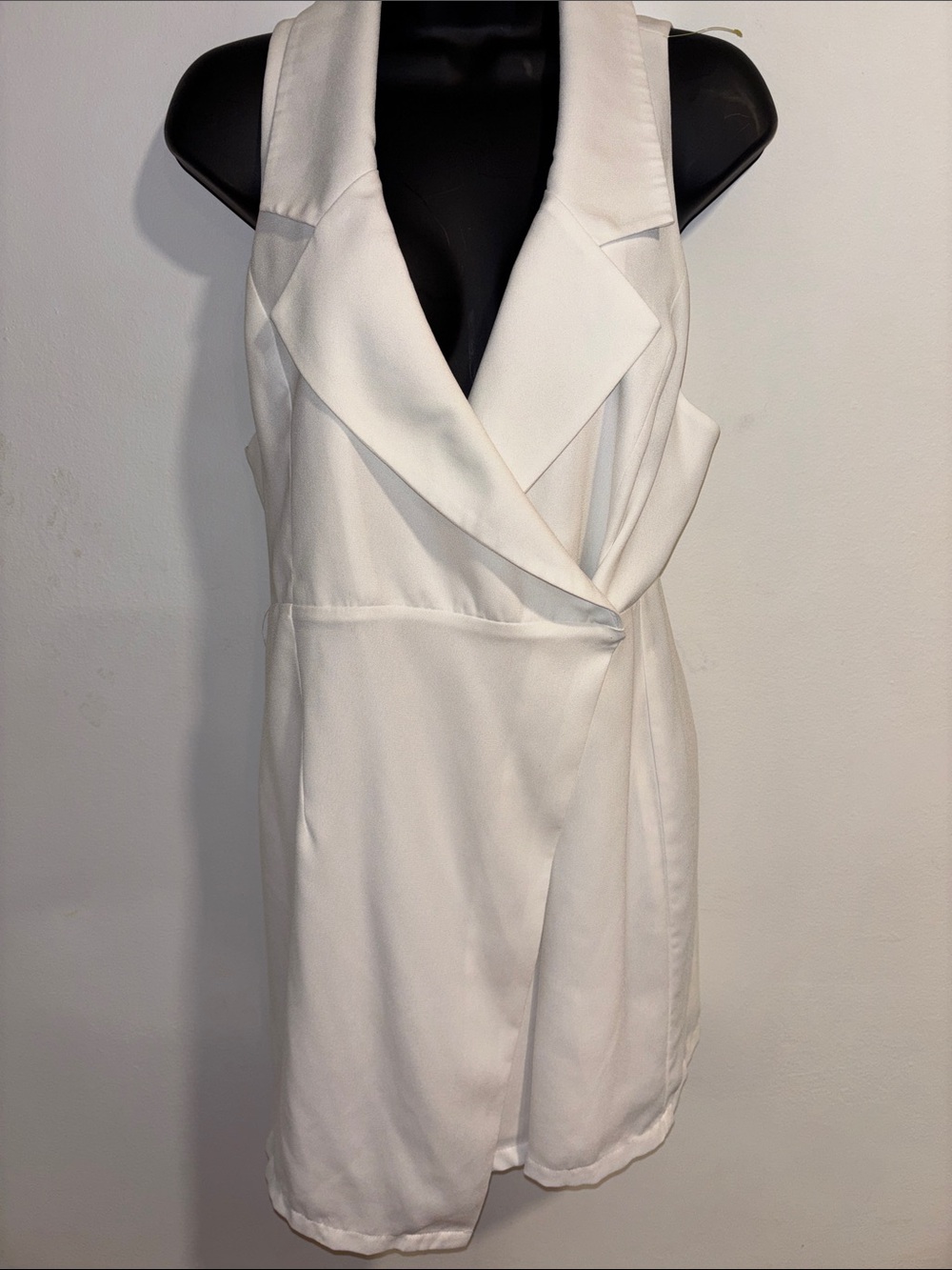 Tobi White Sleeveless Wrap Blazer Dress - Picture 8 of 11